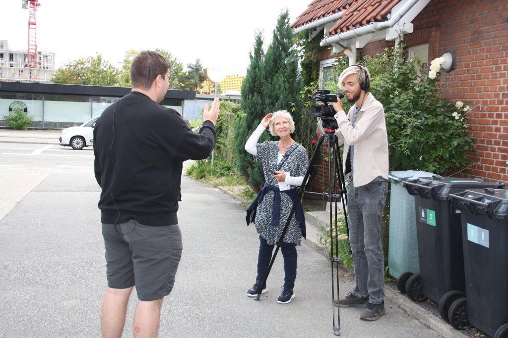 Kristian Selchau-Hansen står bag kameraet på optagelse for Roskilde TV